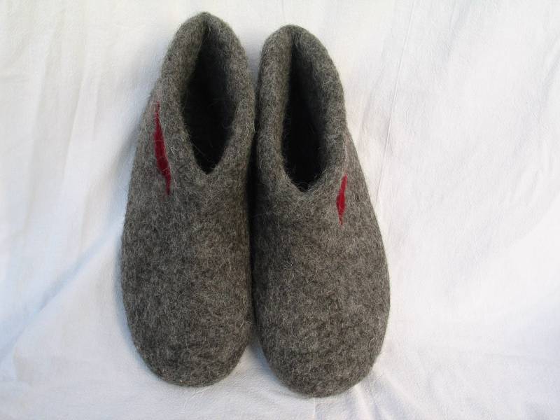Herren Filzpantoffeln Filzschuhe Mit Wollfilzsohle Hausschuhe Grau Blattmotiv Herren Filzpantoffeln Filzschuhe Mit Wollfilzsohle Hausschuhe Grau Blattmotiv von SalueFilz