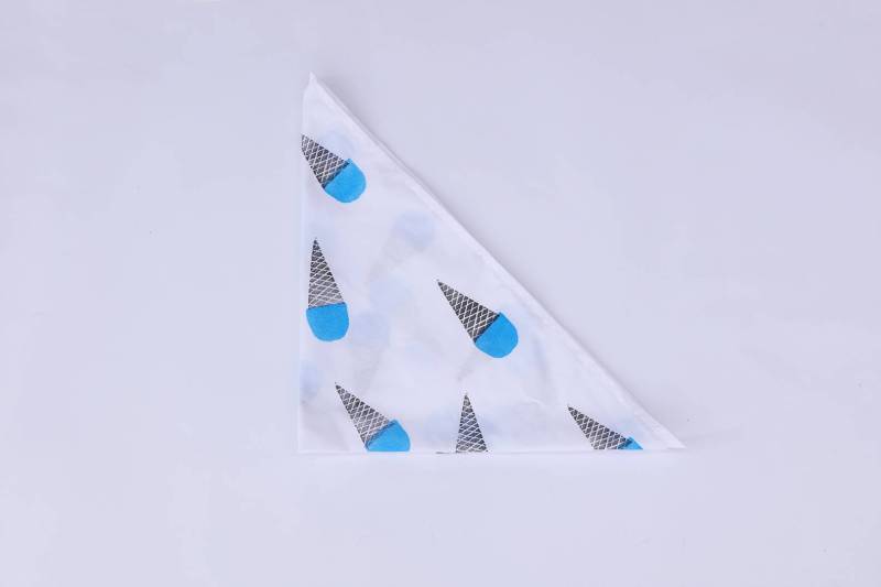 Kinder Baumwolle Taschentuch Mit Blauen Eis Design Von Hand Gedruckt von Salvajitos