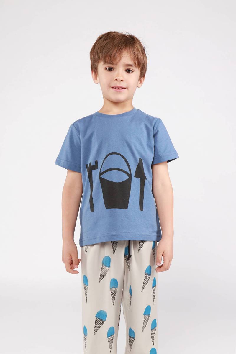 Super Sale Blaue Kinder T-Shirt Mit Eimer Handbedruckt. Bio-Baumwolle von Salvajitos