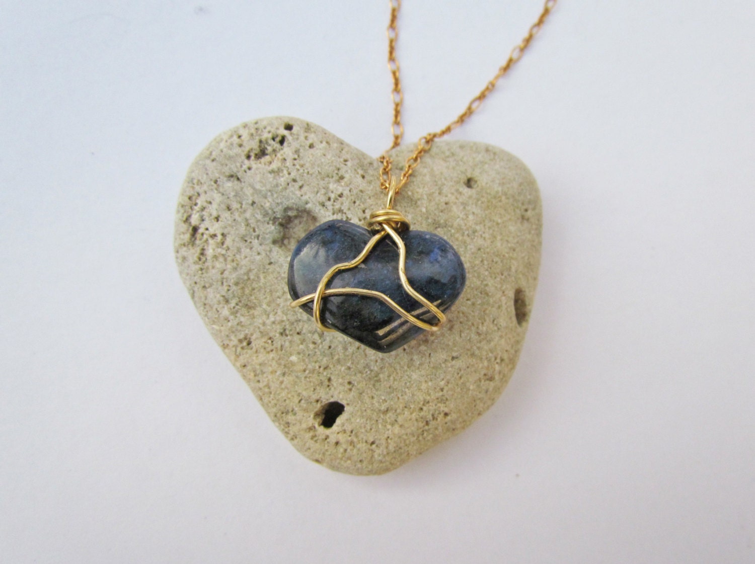 Draht Gewickelt Sodalith Anhänger Halskette - Handgemachter Kristall Heilstein Schmuck Blaue Edelstein Boho Naturstein Für Sie von SalvayaJewelry