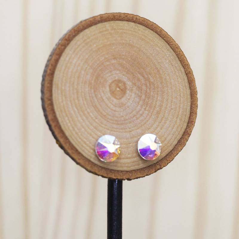 Swarovski Irisierende Kunststoff Ohrstecker, Hypoallergene Nickle Free Swarovski Irisierende Kunststoff Ohrstecker, Hypoallergene Nickle Free von SalveLux
