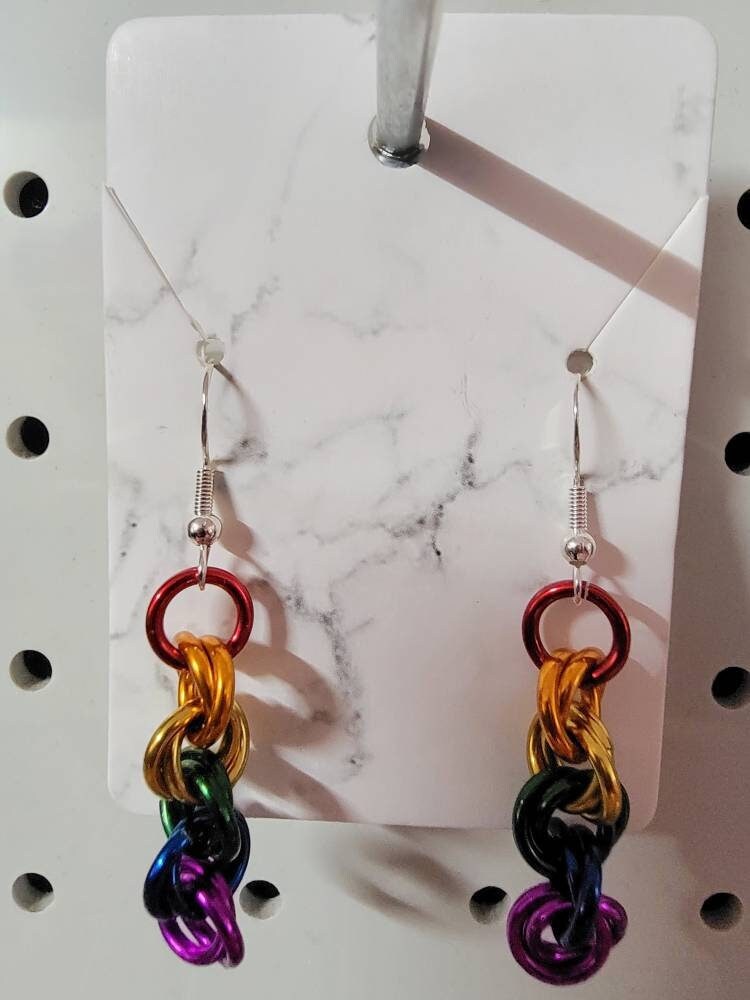 Tropfen Chainmail Pride Ohrringe von SamAndBriCreations