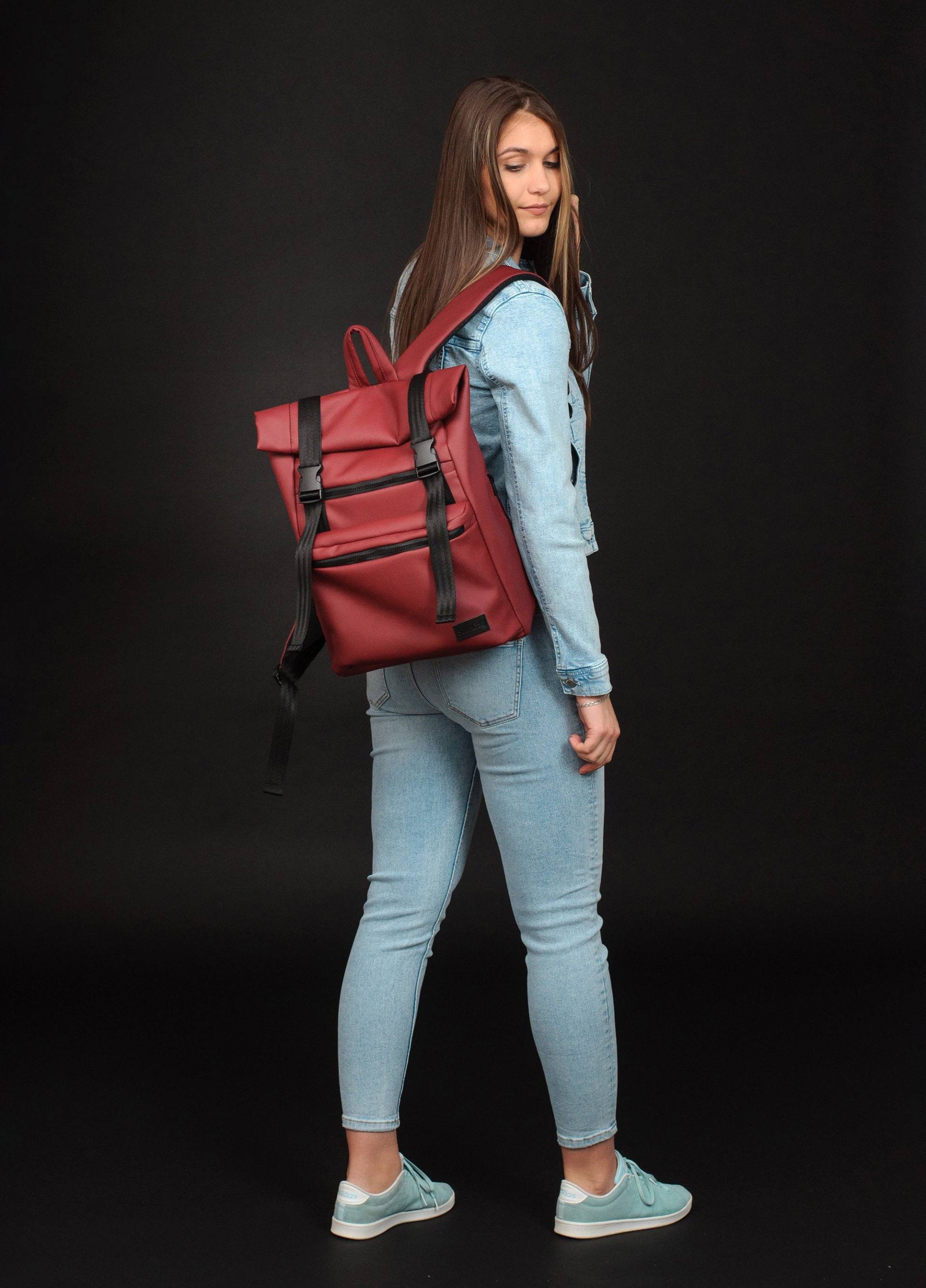 Bordeaux Roll Top Rucksack, Damen Top, Rolltop Burgunder Veganer Rucksack Für Laptop, Öko-Leder von SamBagCrafts