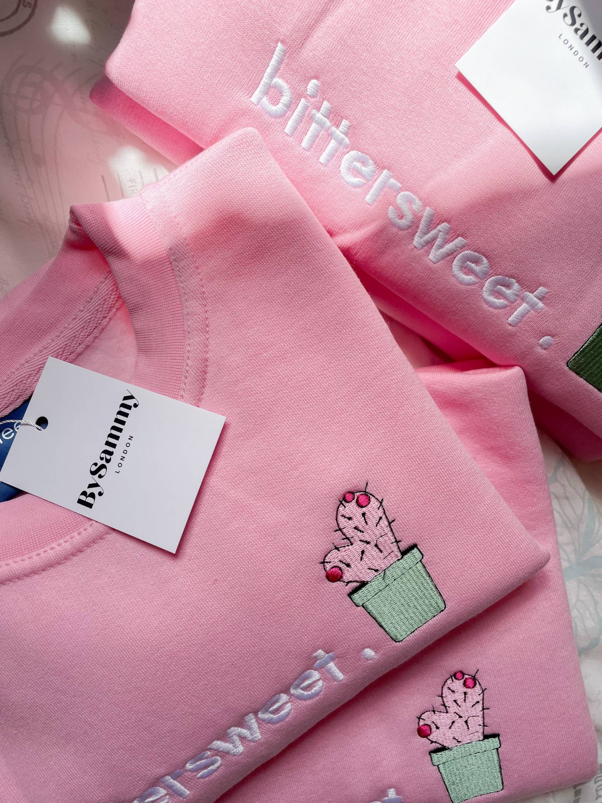 Bittersweet Besticktes Pinkes Sweatshirt | Unisex Sommer Sweatshirts Herren Damen Kapuzenpullover Trendiges Niedlich von SamMadeLondon