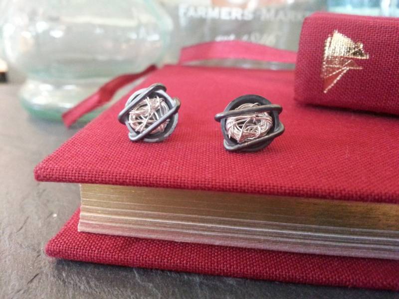 Festung Ohrstecker Aus Oxidiertem Silber von SamRoseJewellery