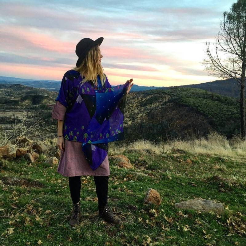sterne, Die Berge Zeigen Drapiert Kimono sterne, Die Berge Zeigen Drapiert Kimono von SamaDana