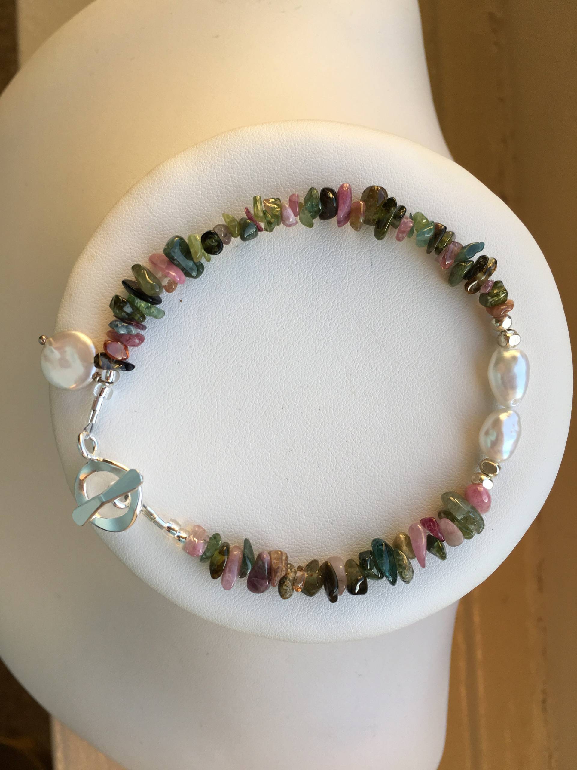 Armband-Poliert Wassermelonenturmalin, Geformte Süßwasser-Perlen, Silber-Nuggets, Münze Perle Charme Armband-Poliert Wassermelonenturmalin, Geformte Süßwasser-Perlen, Silber-Nuggets, Münze Perle Charme von SamanthaCharlotteSuz