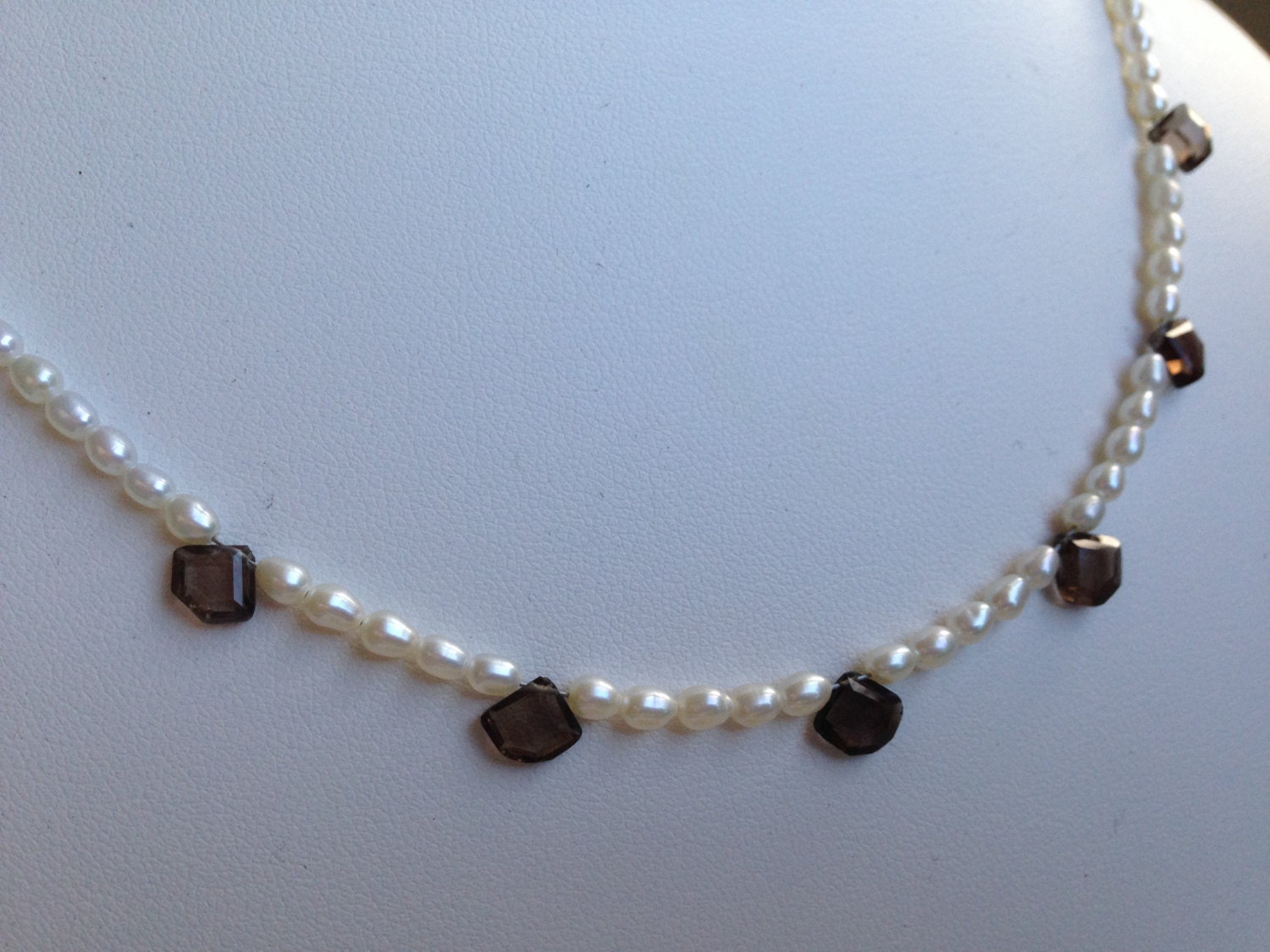 Halskette - Braune Rauchquarz Facettiert Eckige Briolettes Mit Süßwasserperlen Halskette - Braune Rauchquarz Facettiert Eckige Briolettes Mit Süßwasserperlen von SamanthaCharlotteSuz