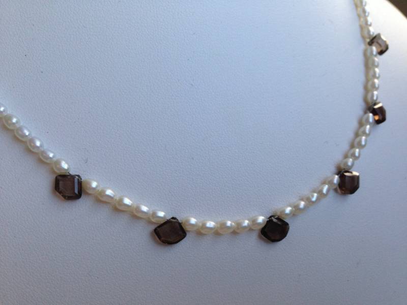 Halskette - Braune Rauchquarz Facettiert Eckige Briolettes Mit Süßwasserperlen Halskette - Braune Rauchquarz Facettiert Eckige Briolettes Mit Süßwasserperlen von SamanthaCharlotteSuz