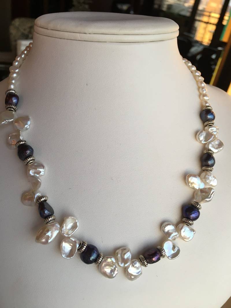 Halskette-Cornflake Süßwasserperlen, Trauben Gefärbten Sterling Akzente Halskette-Cornflake Süßwasserperlen, Trauben Gefärbten Sterling Akzente von SamanthaCharlotteSuz