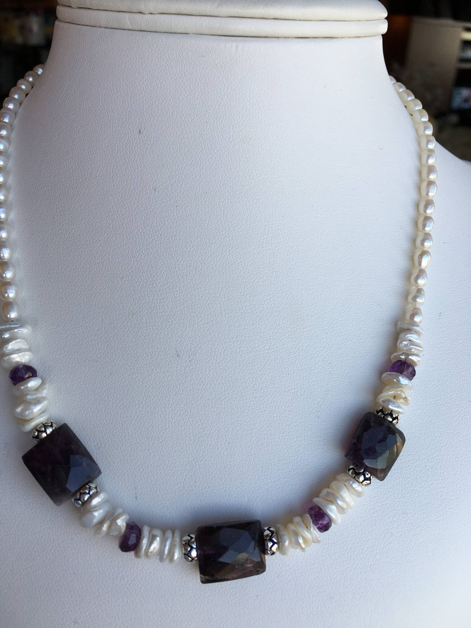 Halskette-Facettierten Amethyst, Süßwasser Perlen, Hill Tribe Dorf Silber Akzenten Halskette-Facettierten Amethyst, Süßwasser Perlen, Hill Tribe Dorf Silber Akzenten von SamanthaCharlotteSuz