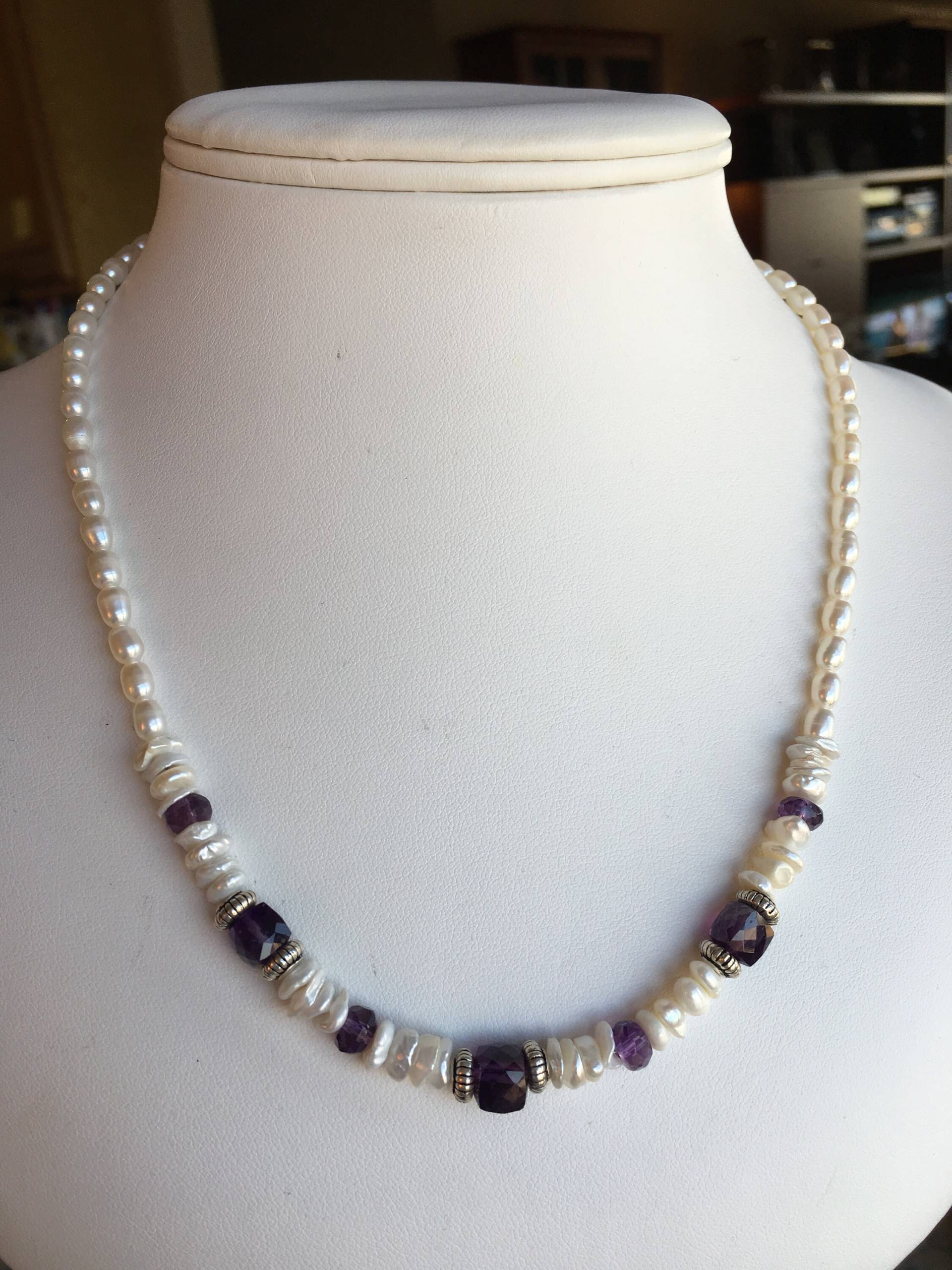 Halskette-Facettierten Amethyst Würfeln Und Runden, Süßwasserperlen Silbernen Akzenten Halskette-Facettierten Amethyst Würfeln Und Runden, Süßwasserperlen Silbernen Akzenten von SamanthaCharlotteSuz