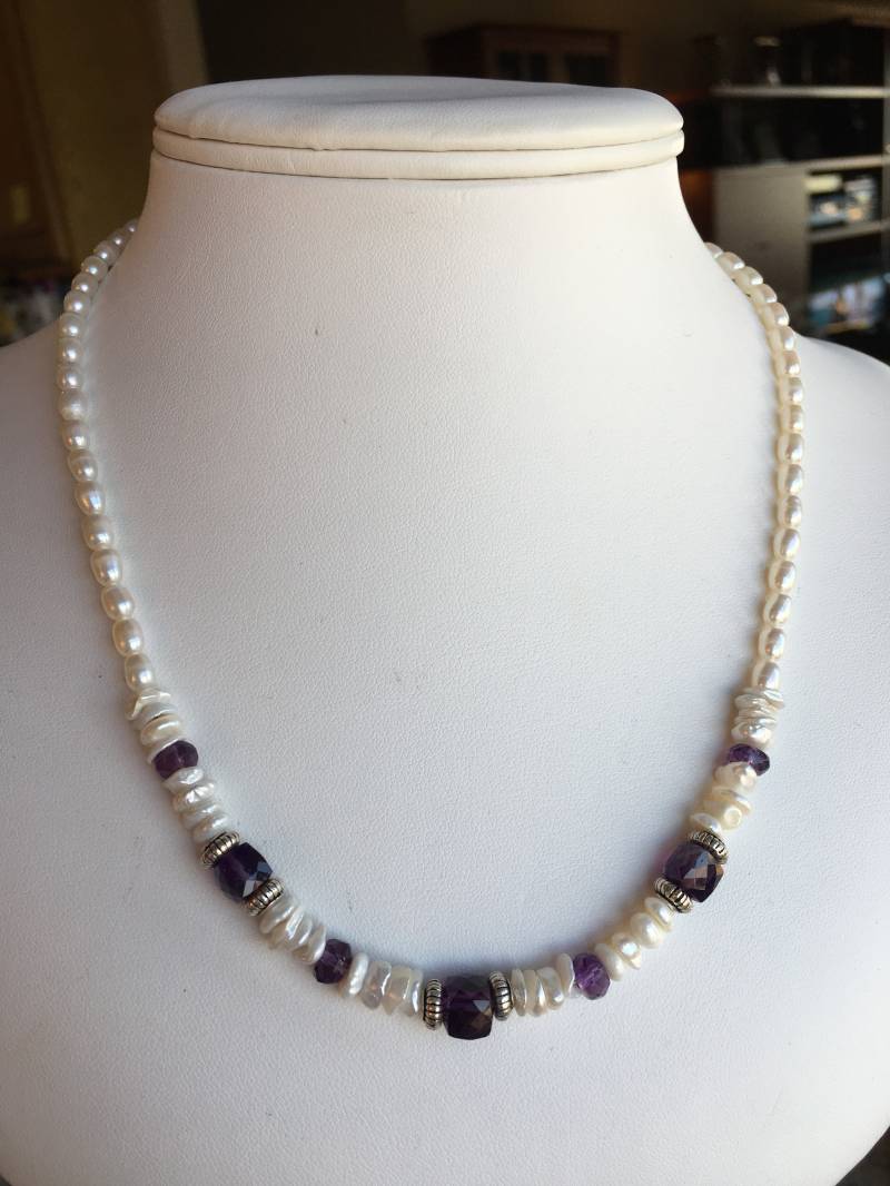 Halskette-Facettierten Amethyst Würfeln Und Runden, Süßwasserperlen Silbernen Akzenten Halskette-Facettierten Amethyst Würfeln Und Runden, Süßwasserperlen Silbernen Akzenten von SamanthaCharlotteSuz