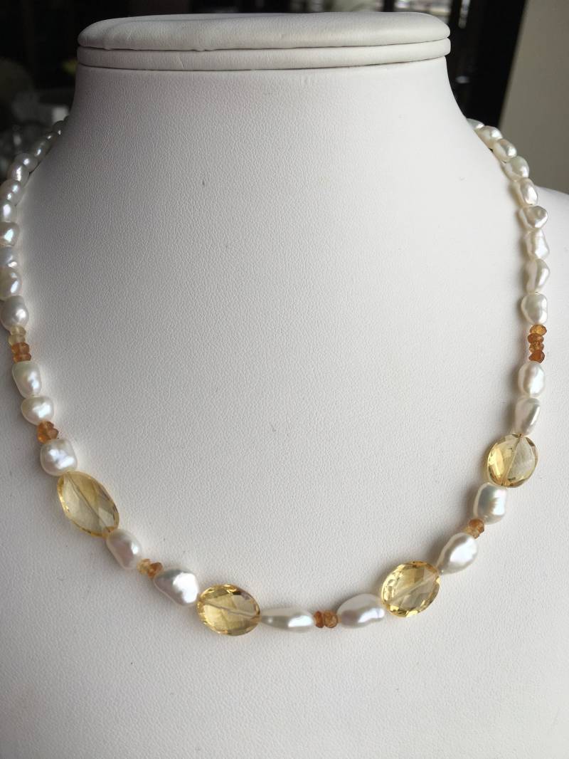Halskette-Facettierter Citrin, Süßwasserperlen, Hessonit Granat Halskette-Facettierter Citrin, Süßwasserperlen, Hessonit Granat von SamanthaCharlotteSuz