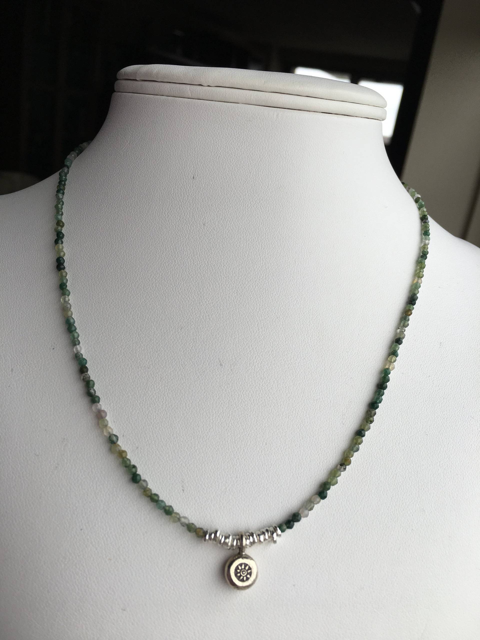 Halskette-Kleine Rhyolite Runden, Hill Tribe Dorf Silber Charme, Unregelmäßige Silberscheiben Halskette-Kleine Rhyolite Runden, Hill Tribe Dorf Silber Charme, Unregelmäßige Silberscheiben von SamanthaCharlotteSuz