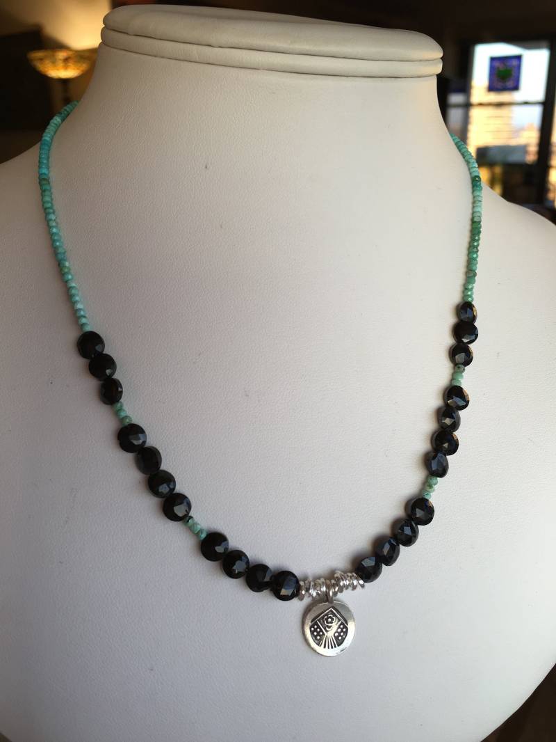 Halskette-Spinell, Türkis, Hill Tribe Dorf Silber Anhänger Halskette-Spinell, Türkis, Hill Tribe Dorf Silber Anhänger von SamanthaCharlotteSuz