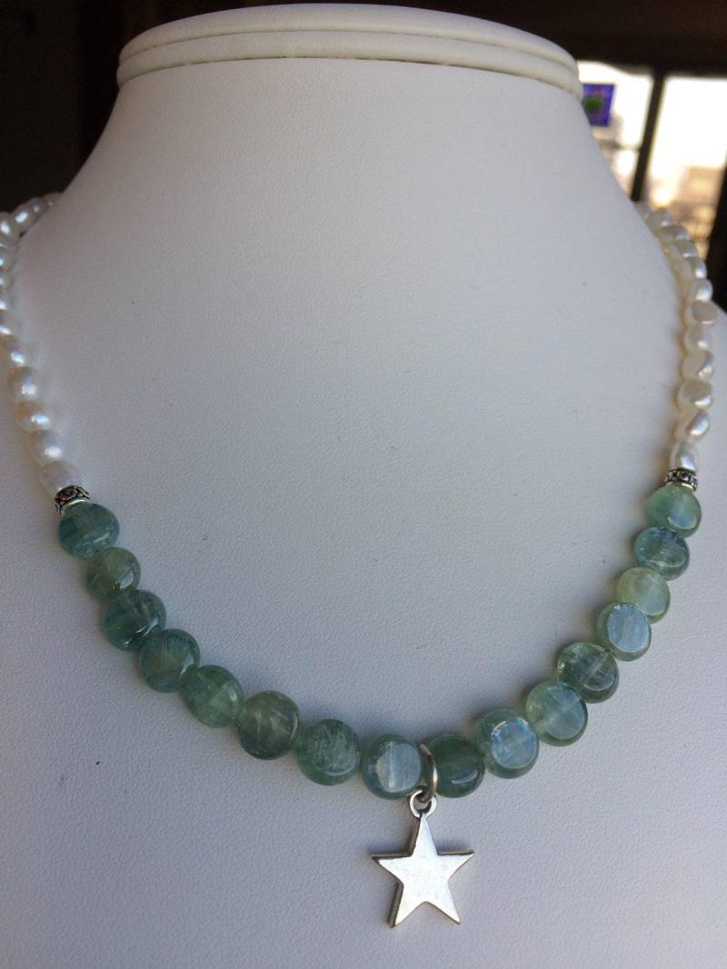 Halskette Sterling Stern, Grüne Kyanit Und Süßwasserperlen Halskette Sterling Stern, Grüne Kyanit Und Süßwasserperlen von SamanthaCharlotteSuz