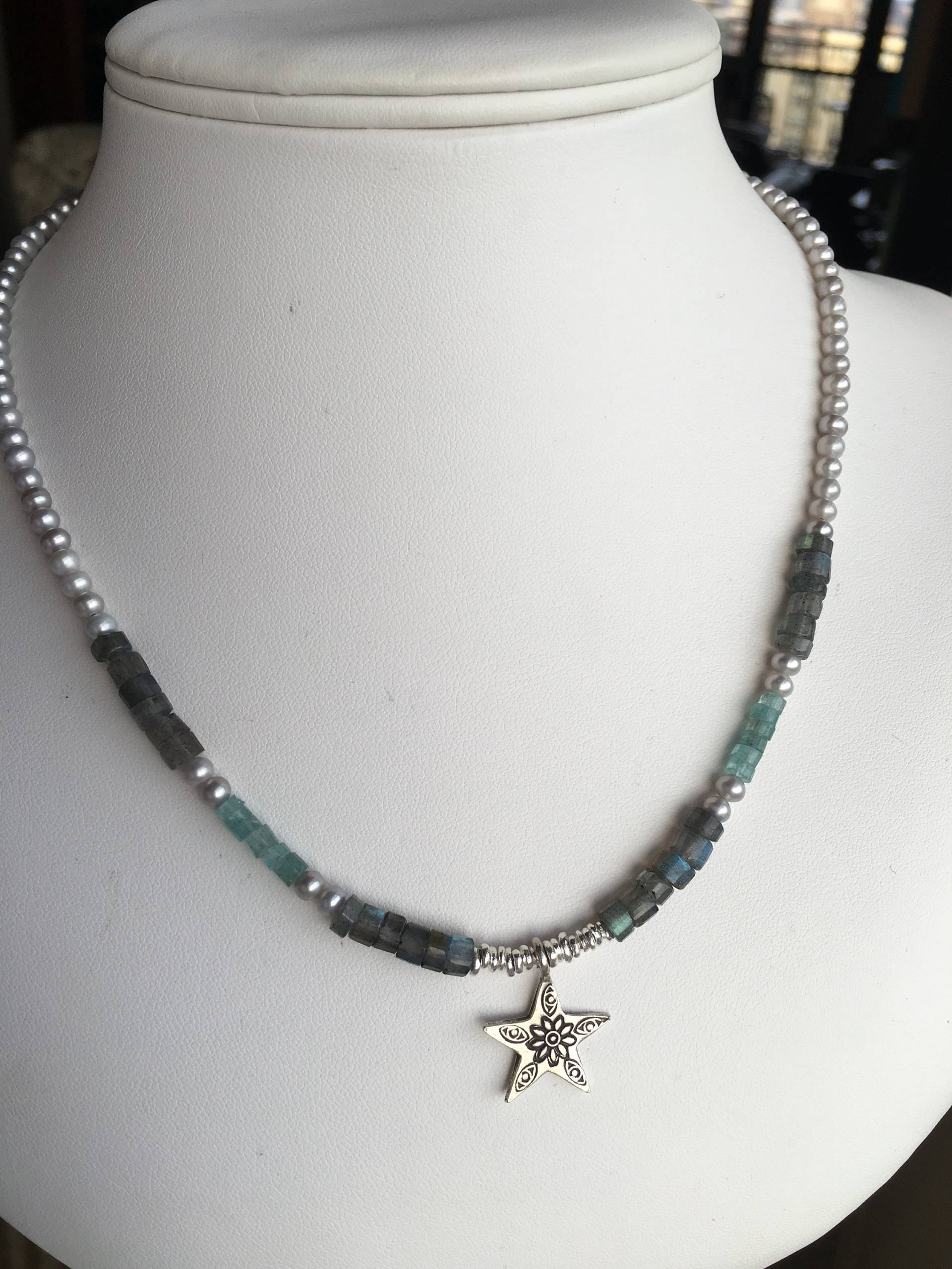 Halskette - Südwestlicher Sternanhänger, Heishi-Runden Aus Apatit Und Labradorit, Silber, Graue Süßwasserperlen Halskette - Südwestlicher Sternanhänger, Heishi-Runden Aus Apatit Und Labradorit, Silber, Graue Süßwasserperlen von SamanthaCharlotteSuz