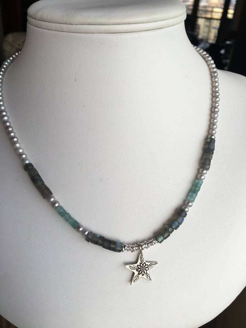 Halskette - Südwestlicher Sternanhänger, Heishi-Runden Aus Apatit Und Labradorit, Silber, Graue Süßwasserperlen Halskette - Südwestlicher Sternanhänger, Heishi-Runden Aus Apatit Und Labradorit, Silber, Graue Süßwasserperlen von SamanthaCharlotteSuz