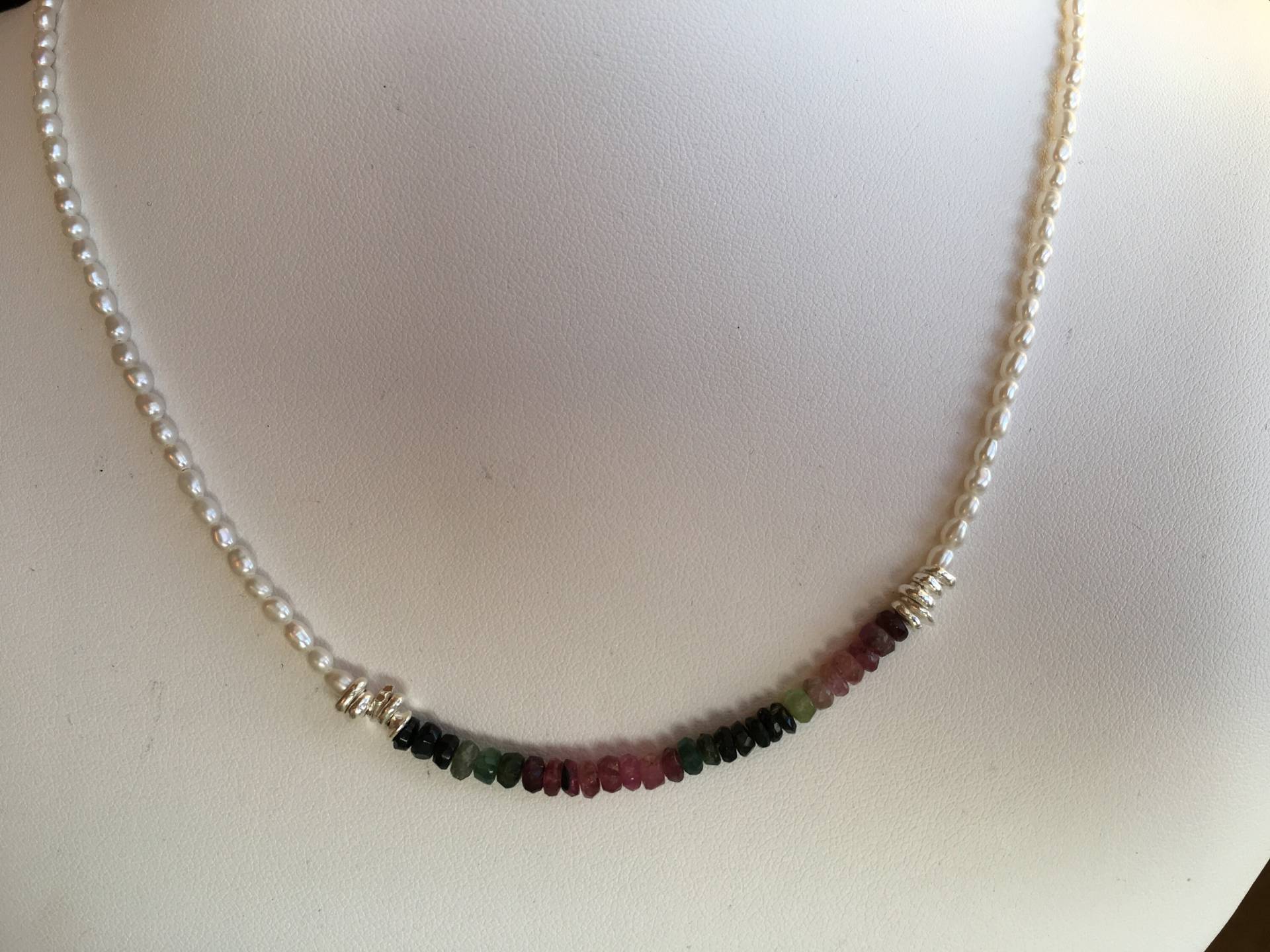 Halskette Wassermelone Turmalin Runden, Silber Scheiben, Süßwasserperlen Halskette Wassermelone Turmalin Runden, Silber Scheiben, Süßwasserperlen von SamanthaCharlotteSuz