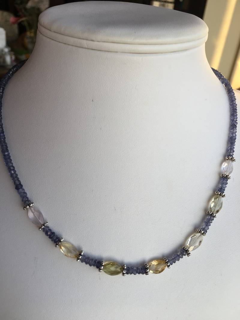 Sale Halskette Facettierte Citrin Ovale, Iolith, Silber Akzente Sale Halskette Facettierte Citrin Ovale, Iolith, Silber Akzente von SamanthaCharlotteSuz