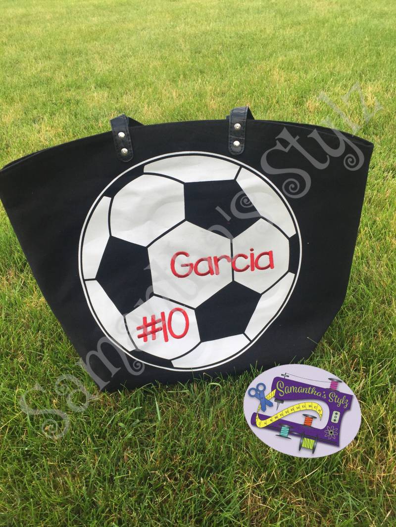 Fußball Tasche, Schwarz-Weiß Tragetasche, Personalisierte Fußballtasche, Große Fußballtasche von SamanthasStylz