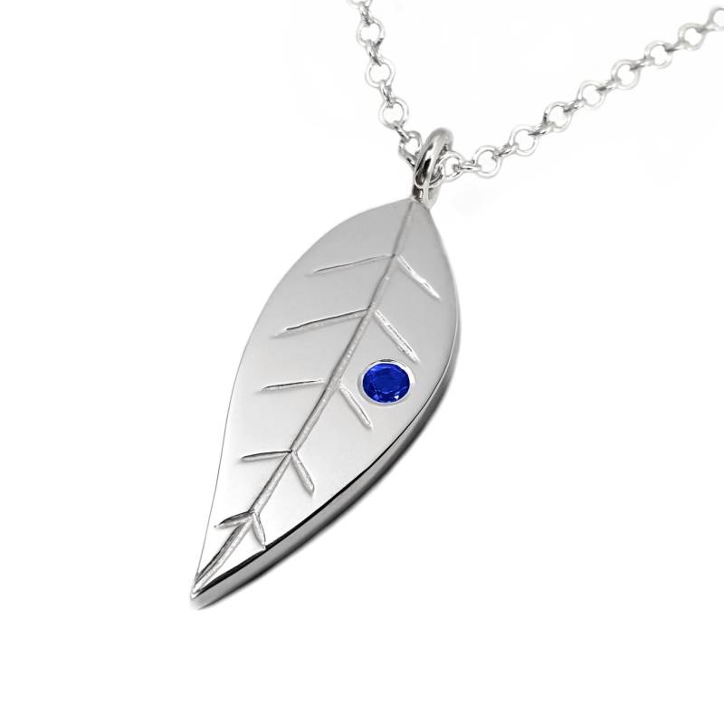 Blauer Saphir Blatt Halskette Anhänger in Sterling Silber von SamaritanJewelers