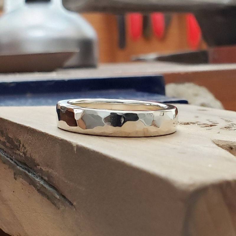 Gehämmerter Ehering in Sterling Silber - Ring, Ehering, Silberring von SamaritanJewelers