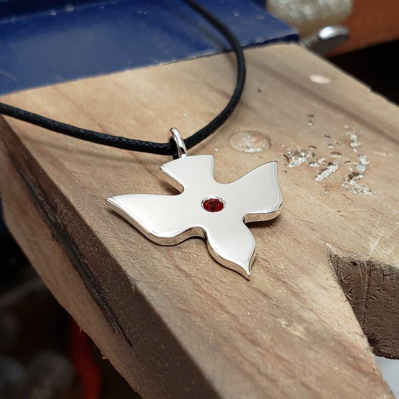 Granat Fliegende Taube Halskette Anhänger in Sterling Silber - Halskette, Anhänger von SamaritanJewelers