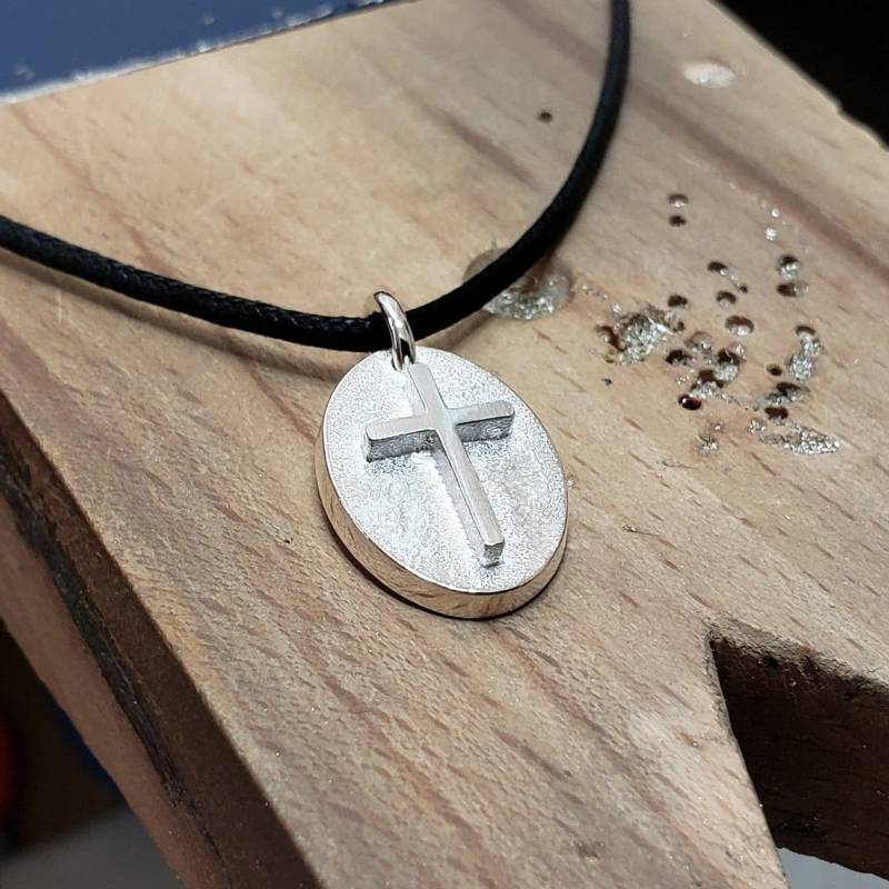 Ovales Kreuz Halskette Anhänger in Sterling Silber - Halskette, Anhänger von SamaritanJewelers