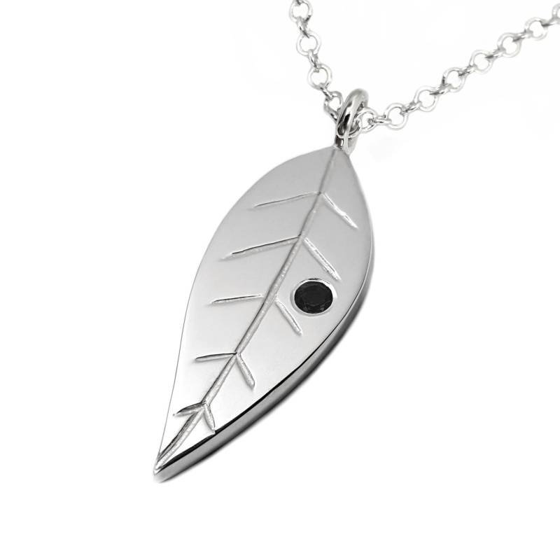 Schwarzer Spinell Blatt Anhänger in Sterling Silber von SamaritanJewelers