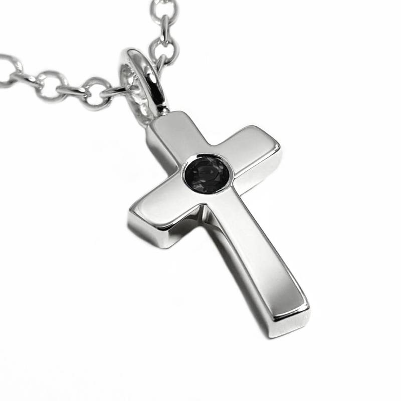 Schwarzer Spinell Kreuz Halskette Anhänger in Sterling Silber - Anhänger, Halskette, Christliches von SamaritanJewelers