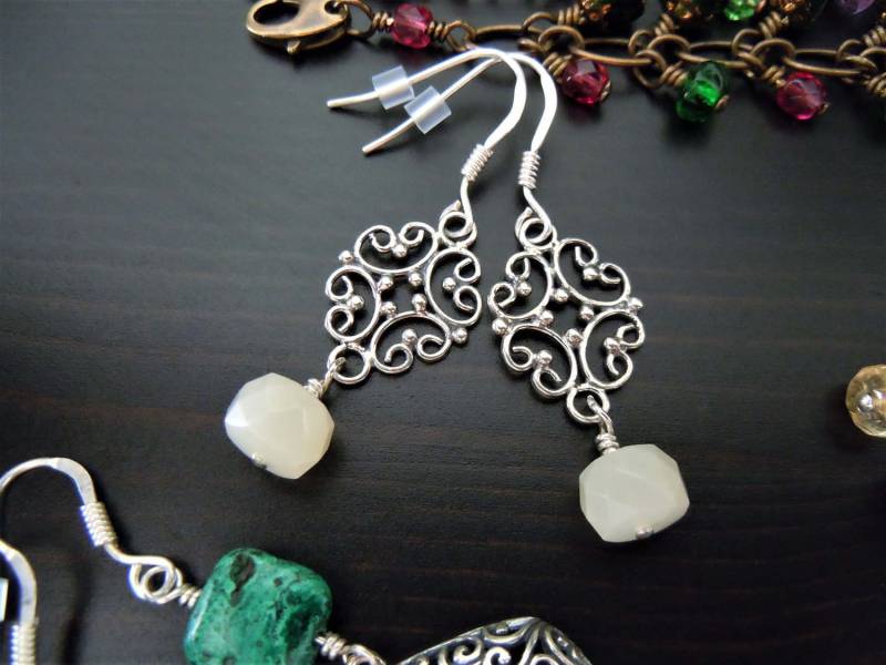 Baumelnde Ohrringe Silber Sterling 925 Und Weißen Mondstein, Handgefertigte Motive | Filigrane Aus Bali, Boho Chic, Hergestellt in Frankreich von SamarkandFR