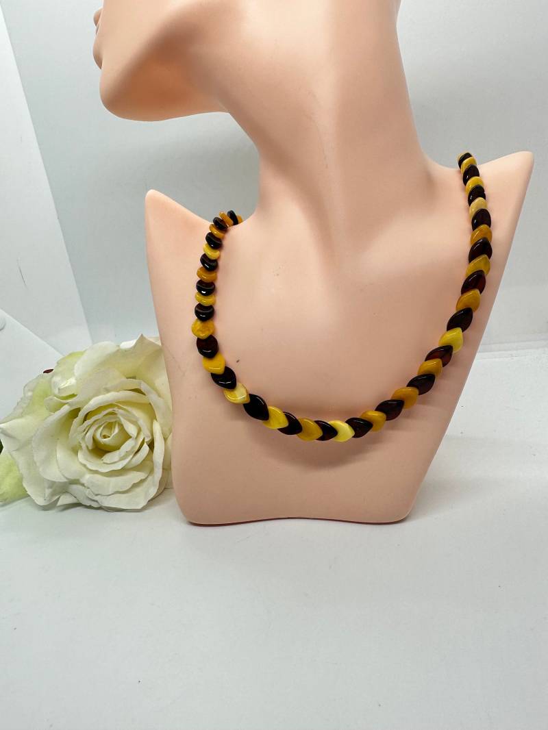 Bernstein Perlenkette Vintage Zebrakette Braun Harz Butter Scotch 1990Er Germany Perlen Super Zustand 65cm Retro Bernstein Perlenkette Vintage Zebrakette Braun Harz Butter Scotch 1990Er Germany Perlen Super Zustand 65cm Retro von SamatimeVintage
