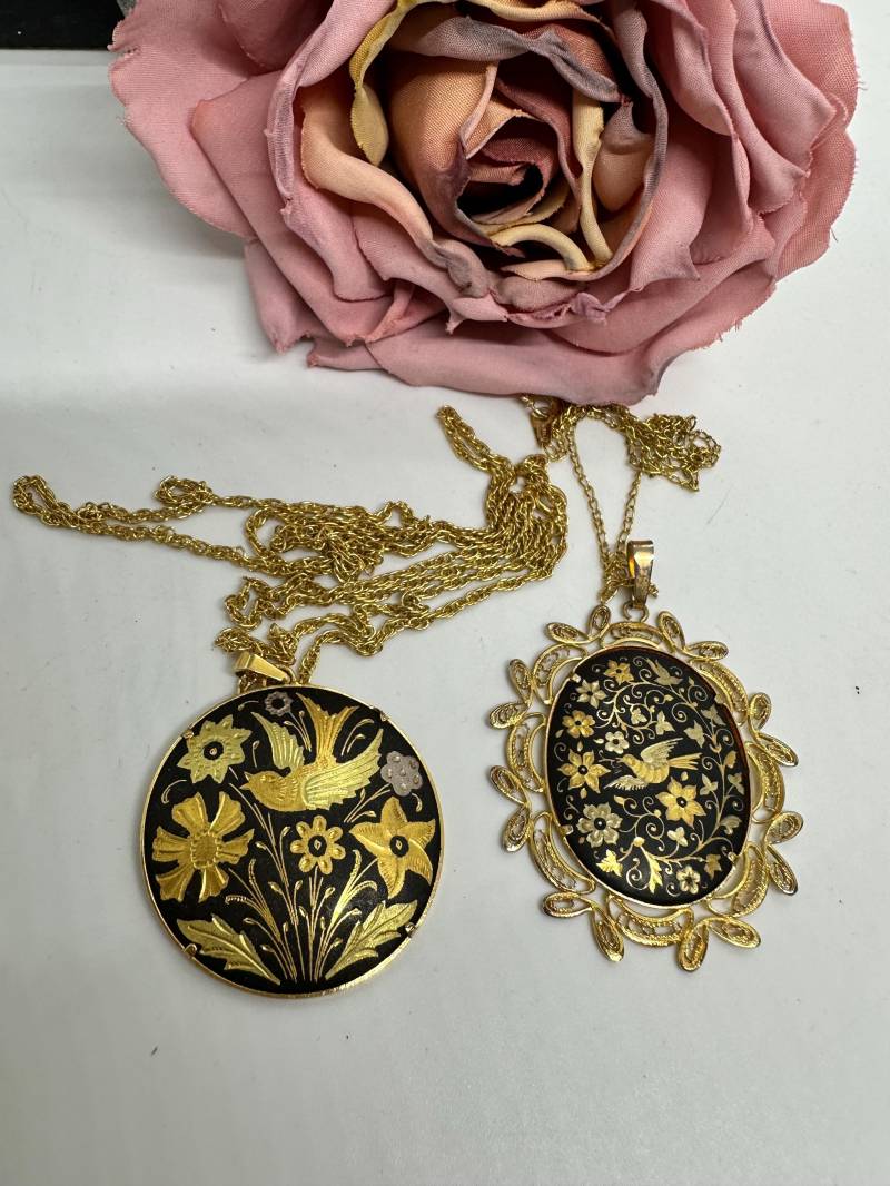 Damaszener Toledogold Vintage Anhänger Kette Vogel Groß Handarbeit 24K Vergoldet Retro Spain Damaszener Toledogold Vintage Anhänger Kette Vogel Groß Handarbeit 24K Vergoldet Retro Spain von SamatimeVintage