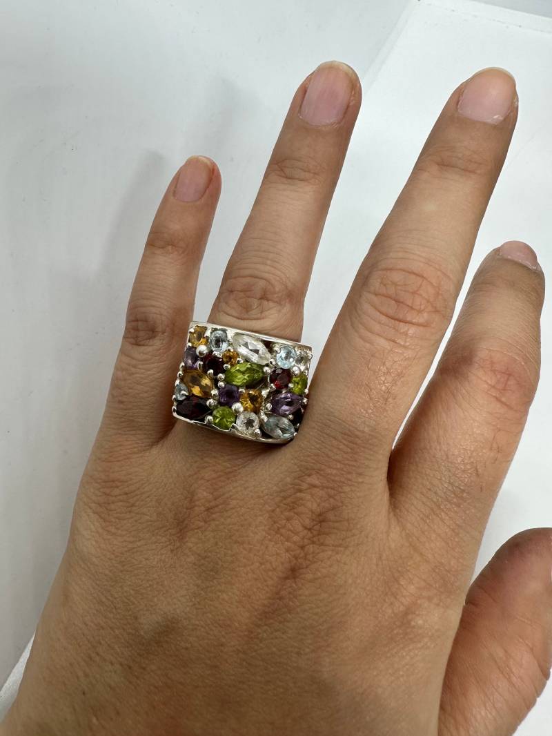 Echtsilber Ring 925 Bunt Zirkonia Strass Kristall Vintage Breit Rot Grün Hellblau 17mm Gepflegter Zustand von SamatimeVintage