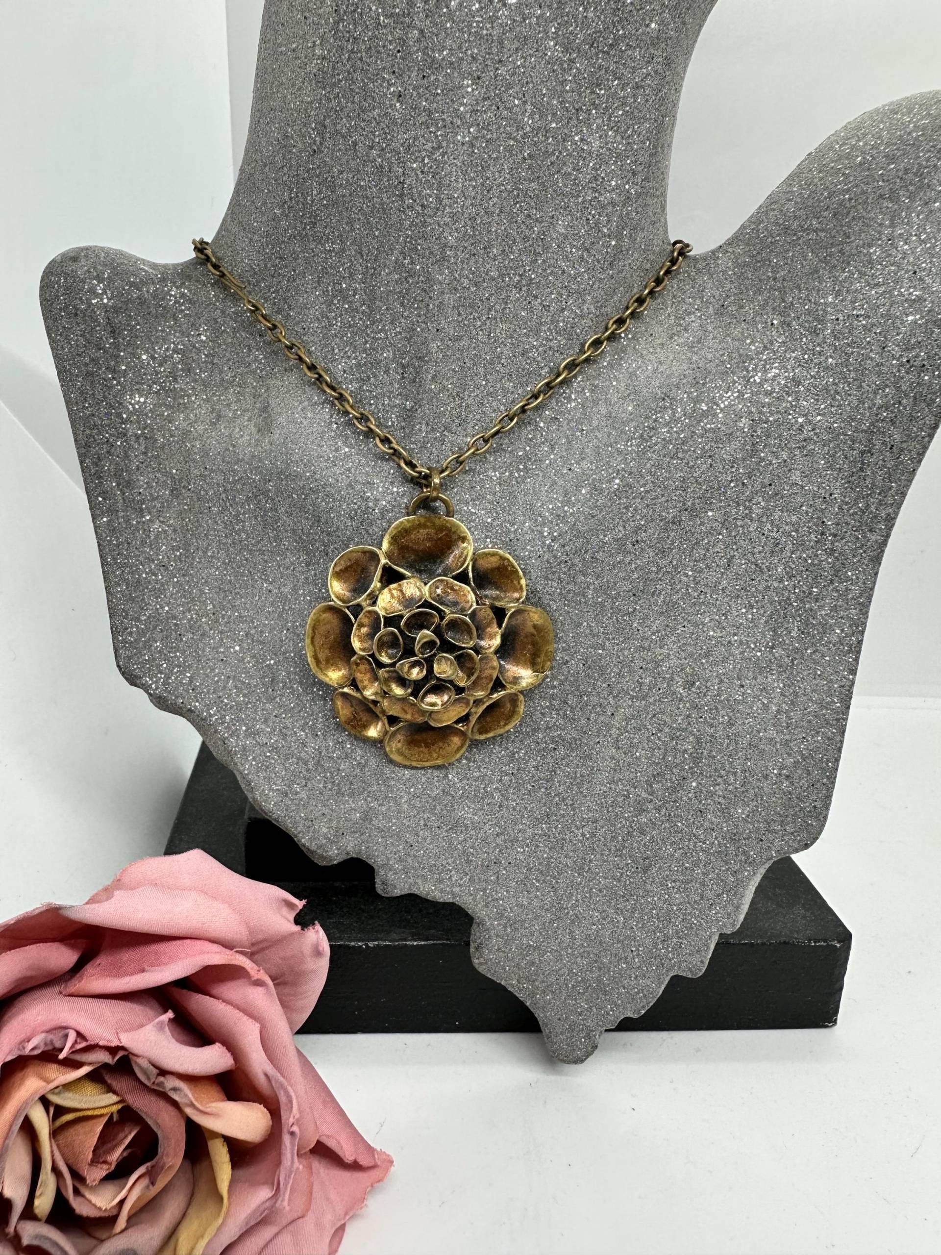 Renmoos Anhänger Designers Hannu Ikonen Rund Blume Finnland Vintage 1970Er Kette Groß Bronze Moosblüte Retro von SamatimeVintage