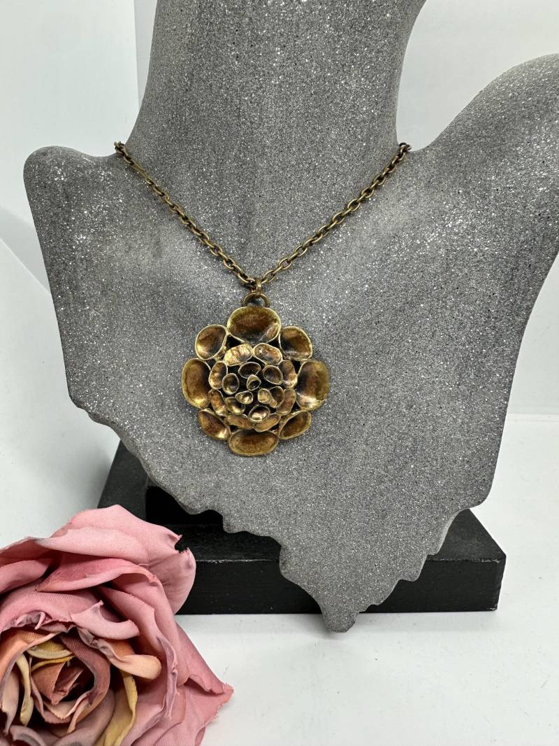 Renmoos Anhänger Designers Hannu Ikonen Rund Blume Finnland Vintage 1970Er Kette Groß Bronze Moosblüte Retro Renmoos Anhänger Designers Hannu Ikonen Rund Blume Finnland Vintage 1970Er Kette Groß Bronze Moosblüte Retro von SamatimeVintage