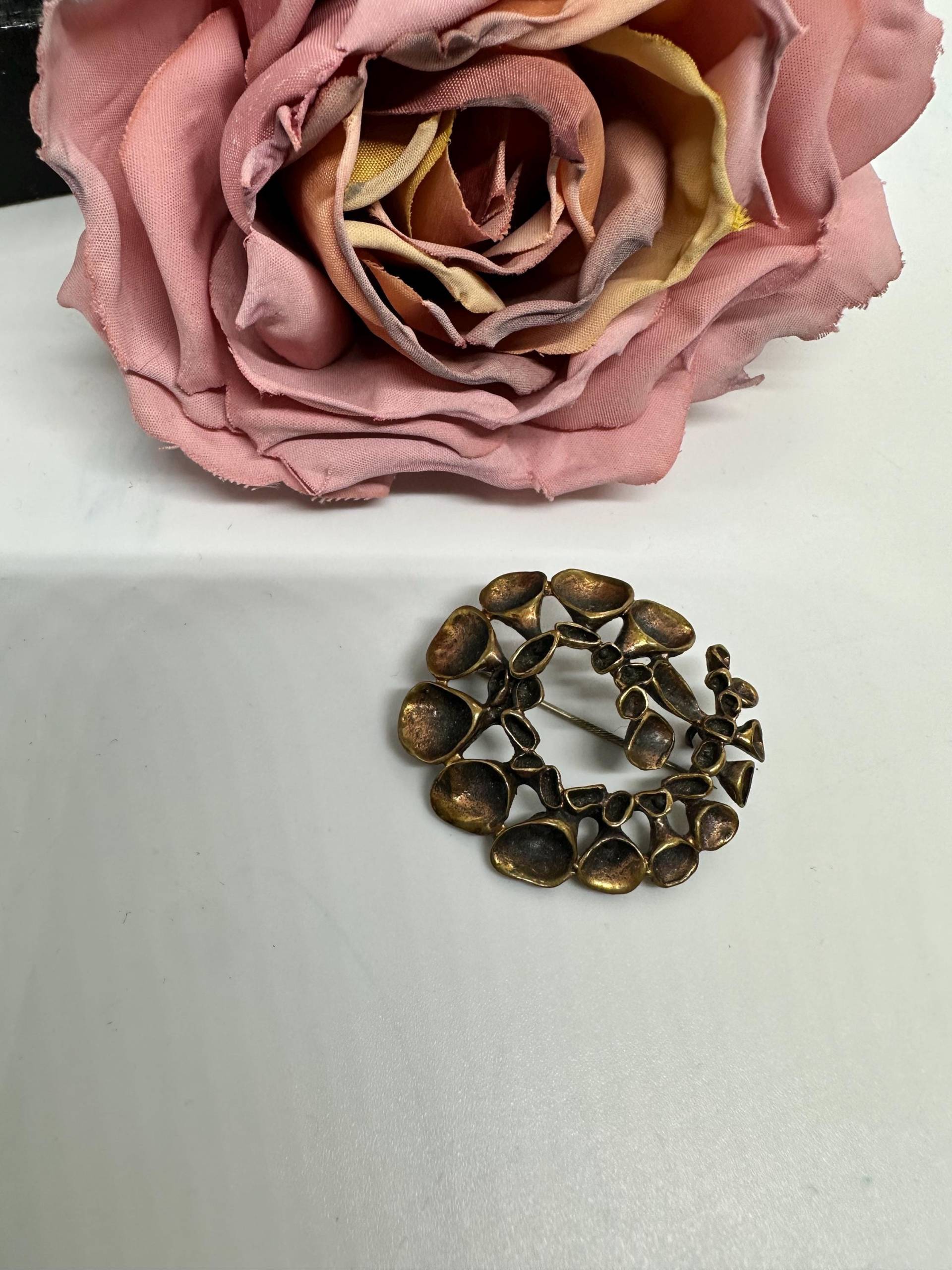 Renmoos Hannu Ikonen Brosche Rund Blume Braun Designer Messing Finnland Bronze Vintage 1970Er Retro Wie Neu Moosblüte von SamatimeVintage