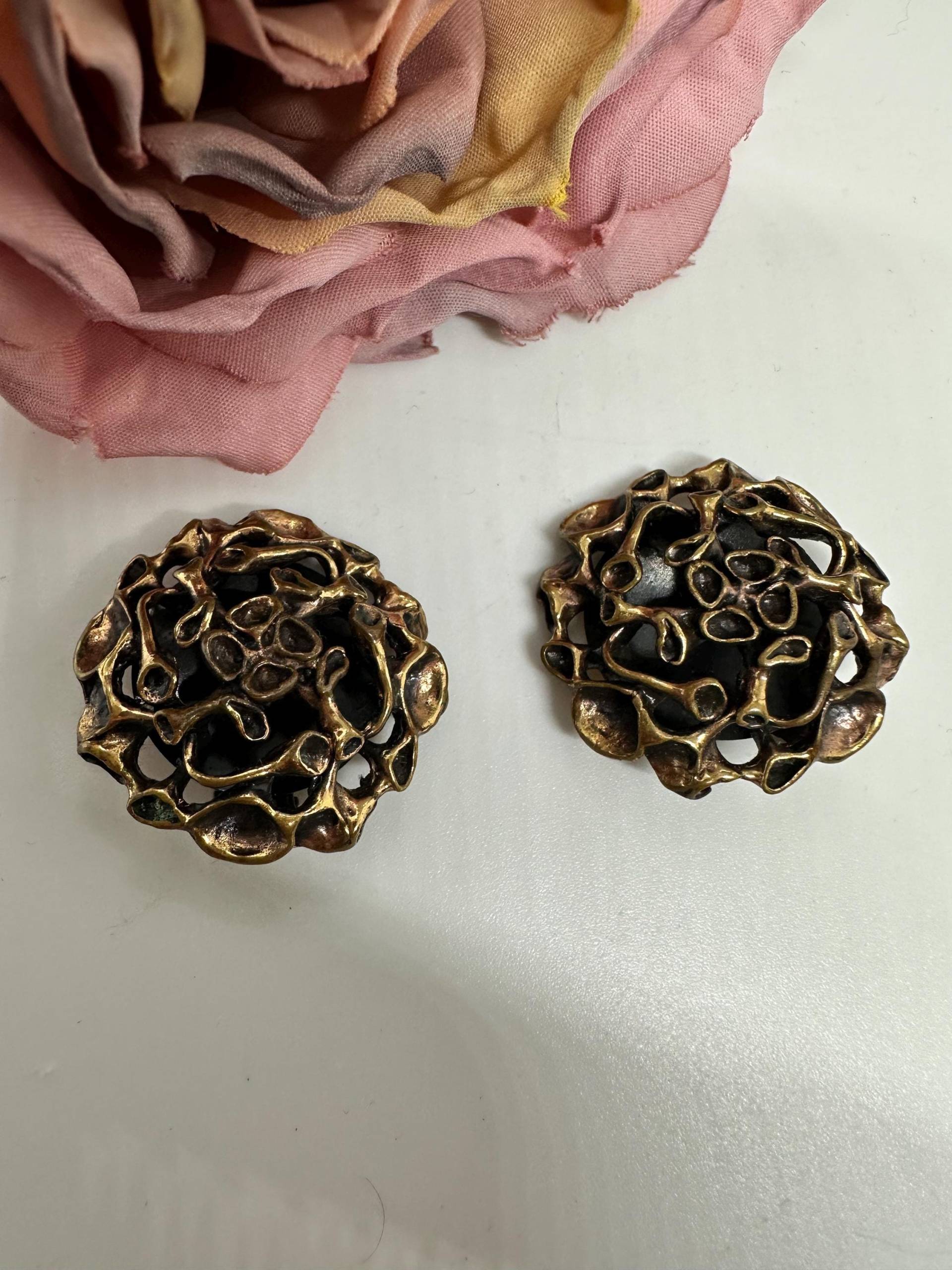 Renmoos Hannu Ikonen Ohrstecker Ohrringe Designer Messing Finnland Bronze Vintage 1970Er Braun Clips Retro Rund Blume Xxl 3, 3cm von SamatimeVintage