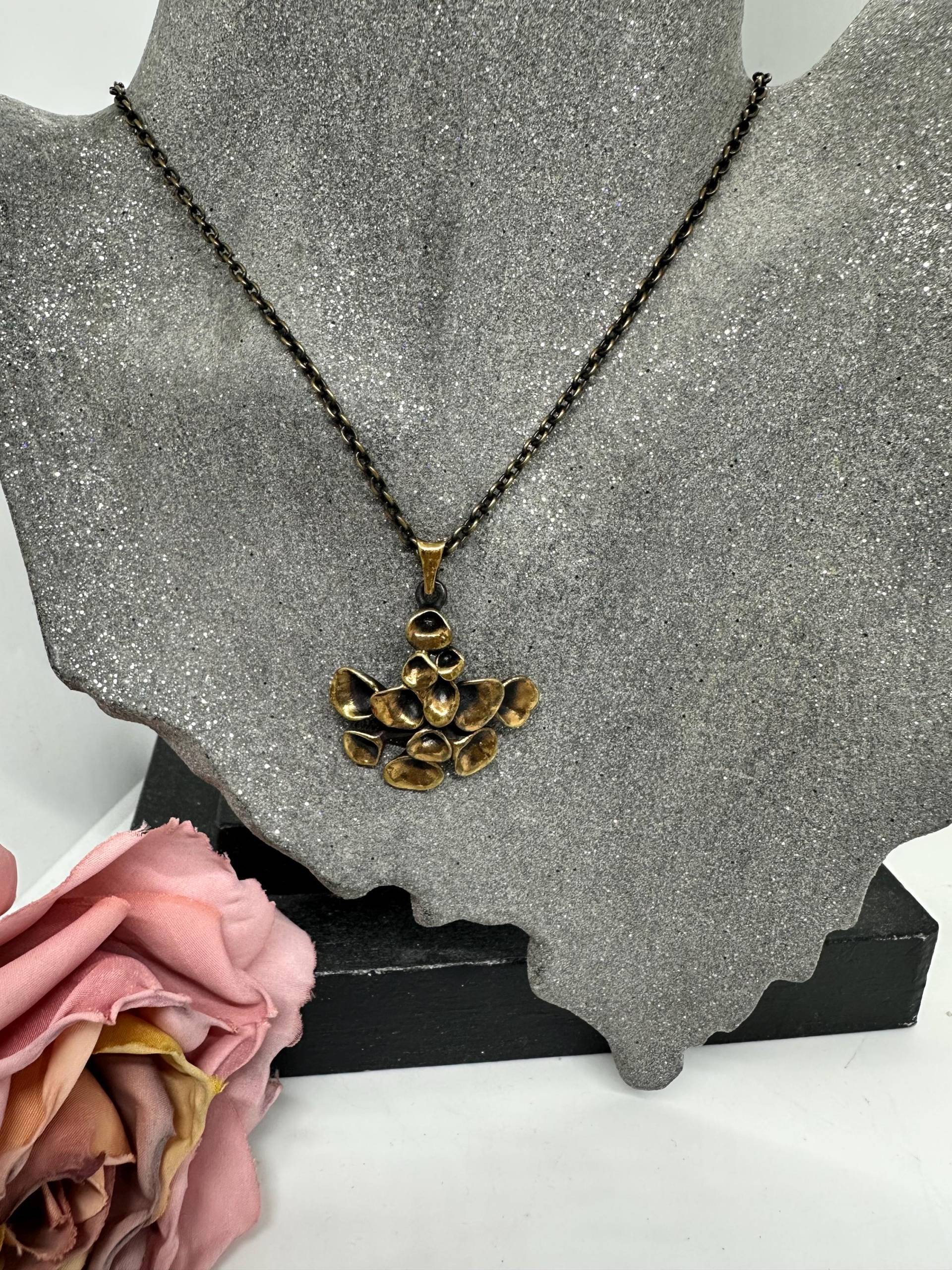 Renmoos Kette Anhänger Lang Designers Hannu Ikonen Aus Skandinavien Finnland Vintage 1970Er Bronze Moosblüte Retro von SamatimeVintage