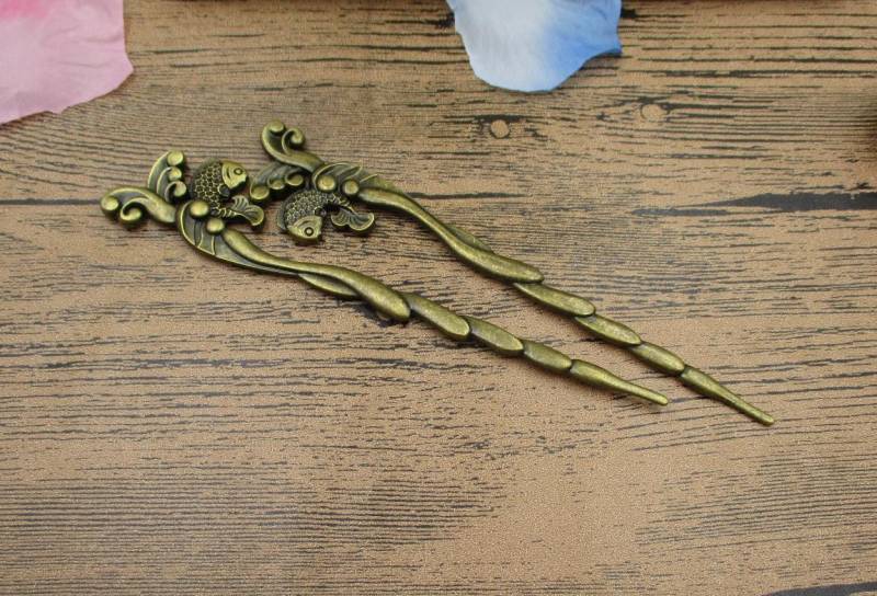 2 Antike Bronze Fisch Haarnadeln-Lesezeichen-Vintage Stil-Rs697 von SamiCharm