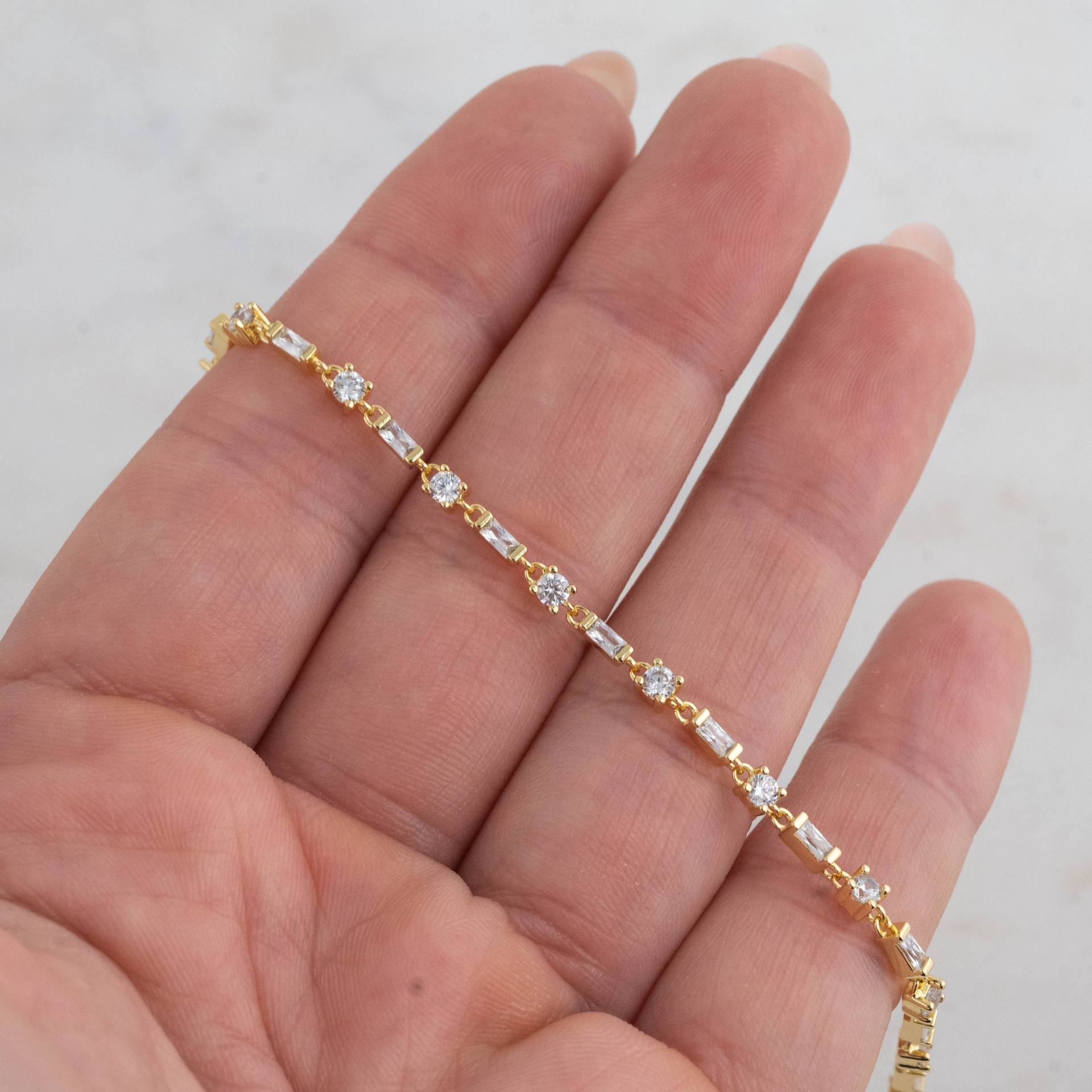 Baguette Armband, Diamant Tennis Zierliche Cubic Zirkonia Minimalist Geschenk Für Sie von SamiJEWELS