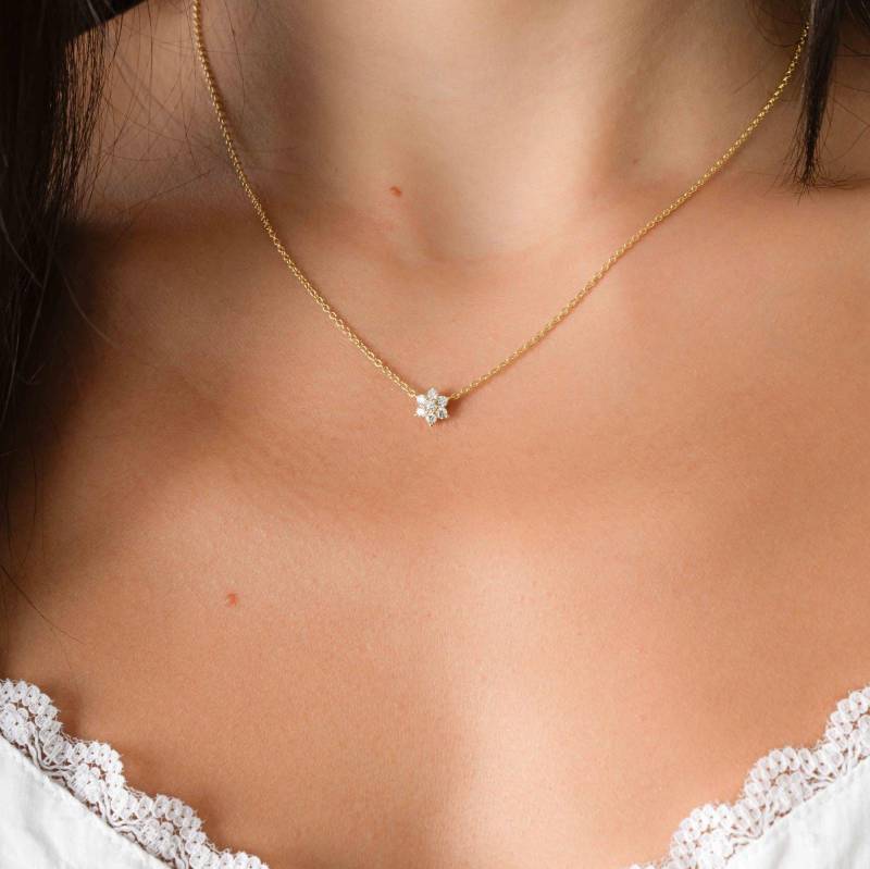Blume Halskette, Schmuck, Geschenk Für Sie, Brautschmuck, Brautjungfer Geschenk, Braut Minimalist Zierliche Halskette von SamiJEWELS