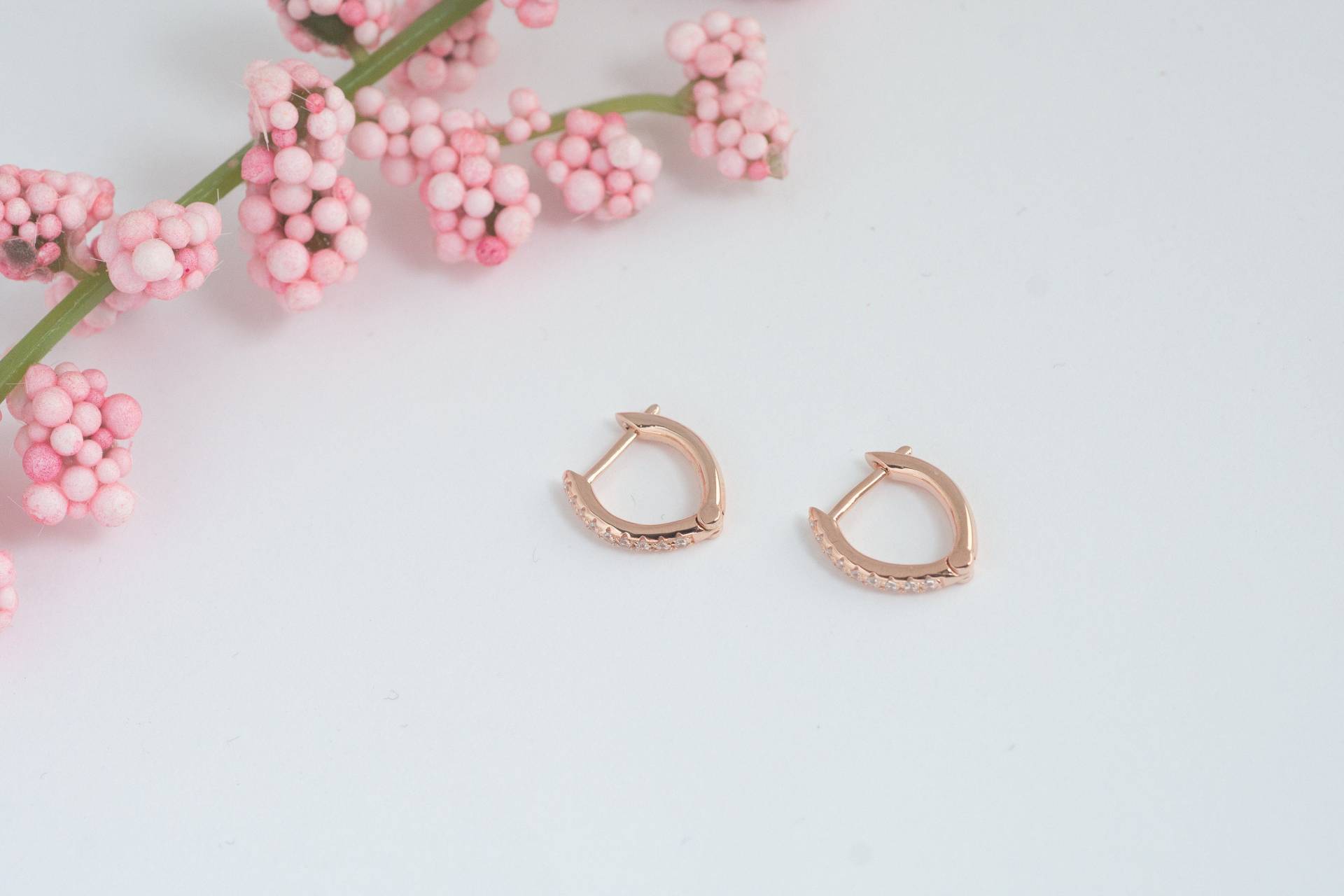 Diamant Huggie Ohrringe, Gold Cz Huggies, Kleine Creolen, Zierliche Silber Brautjungfer Geschenk, Creolen von SamiJEWELS