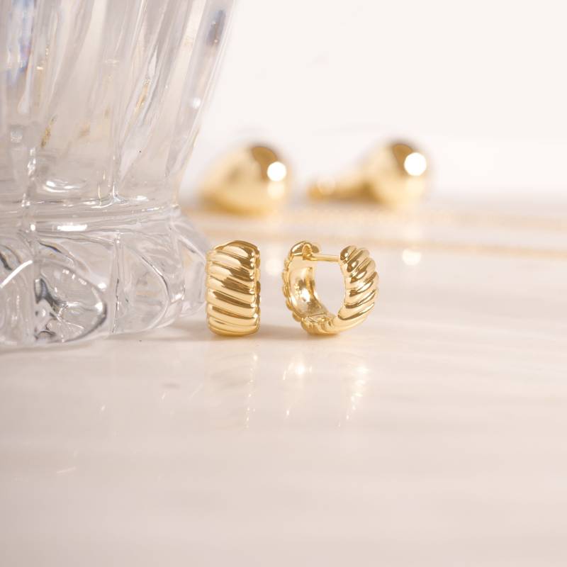 Gold Huggies, Kleine Creolen, Huggie Ohrringe Sterling Silber Minimalist Geschenk Für Sie Chunky Creolen von SamiJEWELS