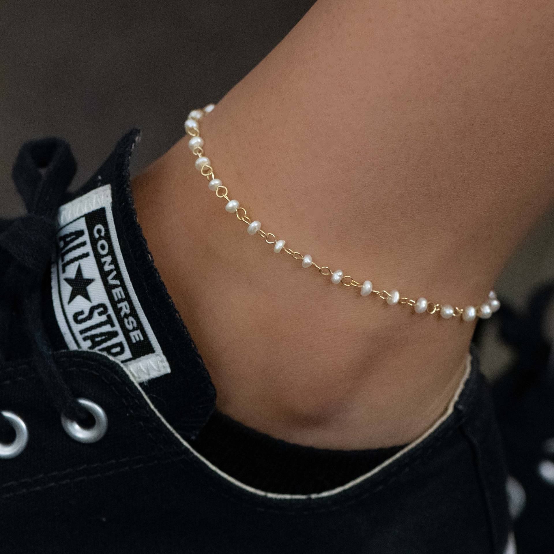 Gold Perle Fußkettchen Süßwasser-Perle Zierliche Beach Anklet Weiße Braut Perlenschmuck von SamiJEWELS