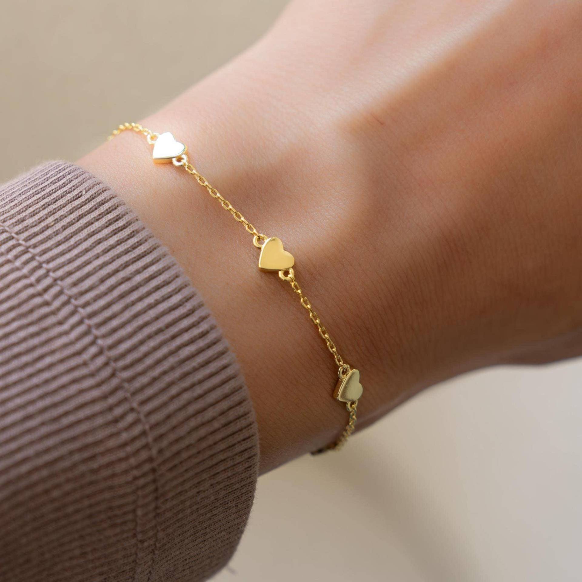 Herz Armband, Liebesarmband, Gold Bettelarmband, Freundschaftsarmband, Zierliches Geburtstagsgeschenk, Geschenk Für Sie von SamiJEWELS