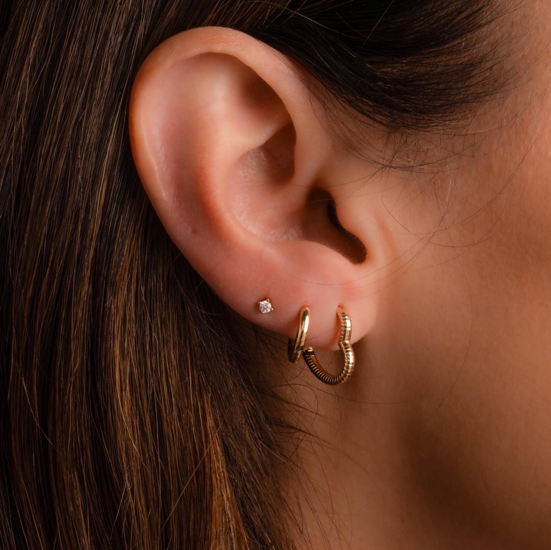 Herz Creolen, Zierliche Ohrringe, Kleine Gold Geschenk Für Sie, Minimalist Schmuck, Huggie Creolen von SamiJEWELS