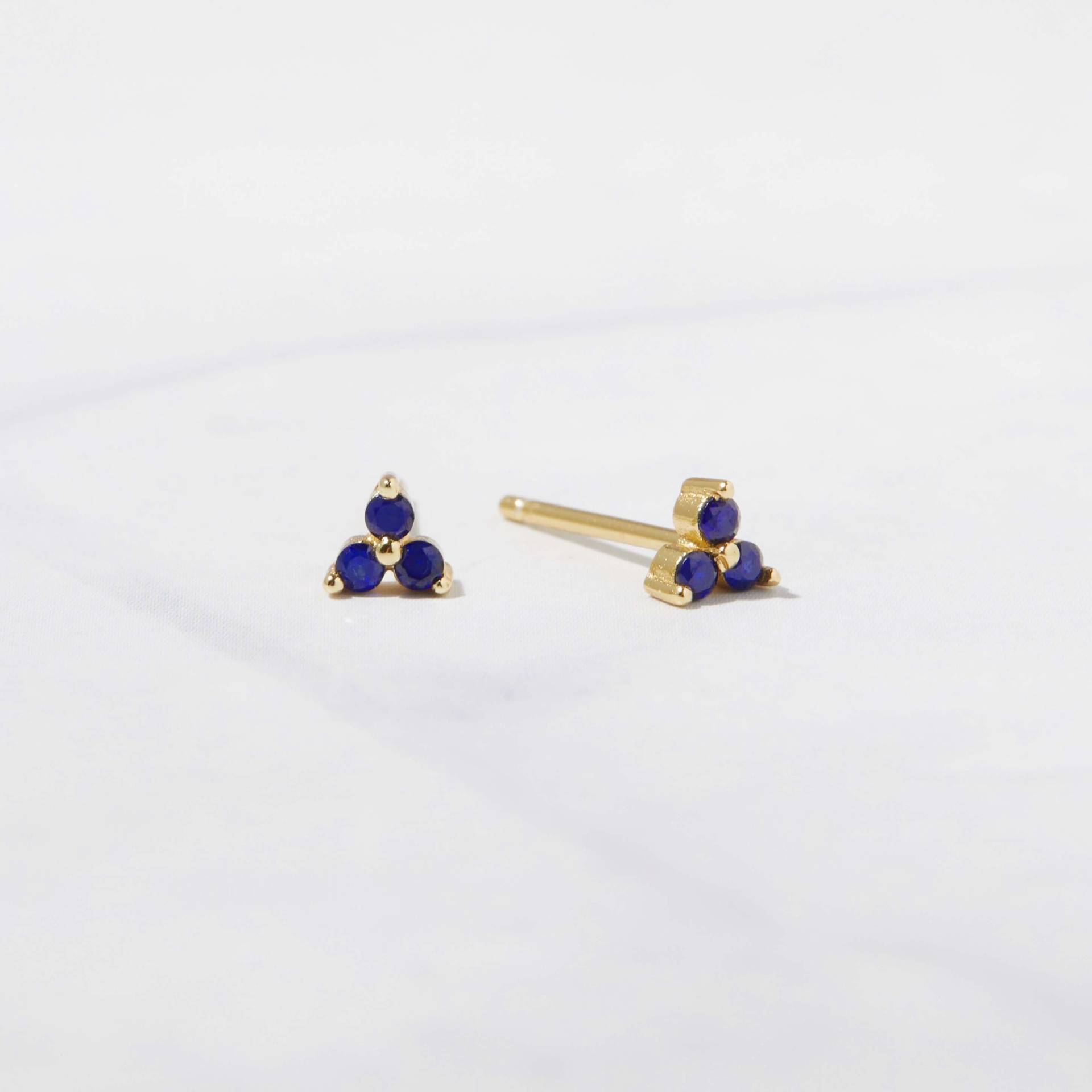 Kleine Saphir Ohrstecker, Minimalist Ohrringe von SamiJEWELS
